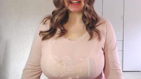 Snapshot of royalboobs chatting on February 20, 10:37 am Cameron online show from February 20, 10:37 am