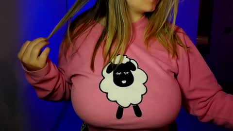 Snapshot of royalboobs chatting on February 9, 10:20 am Cameron online show from February 9, 10:20 am