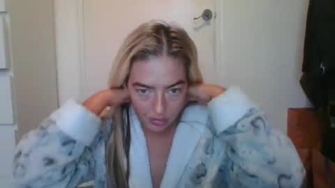 rubyredxxxoxxx online show from December 8, 8:20 am