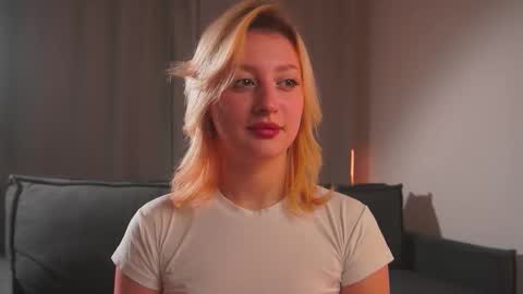 Mila online show from October 21, 3:05 pm