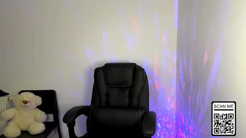 Snapshot of ruthless_111 chatting on October 18, 6:31 pm Nika online show from October 18, 6:31 pm
