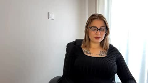 Snapshot of ruthless_111 chatting on September 23, 3:32 pm Nika online show from September 23, 3:32 pm