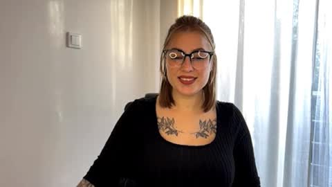 Snapshot of ruthless_111 chatting on September 24, 3:33 pm Nika online show from September 24, 3:33 pm