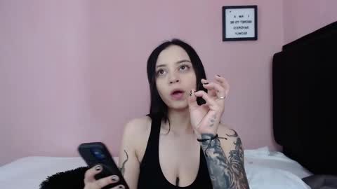 Snapshot of sabbrand_ chatting on October 1, 8:58 pm online show from October 1, 8:58 pm