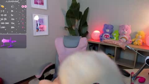Snapshot of sabrina_bloom_ chatting on October 3, 3:28 pm sabri online show from October 3, 3:28 pm