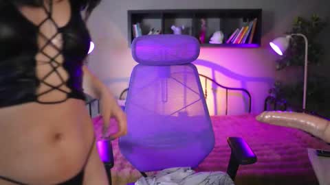 Snapshot of sabrina_bloom_ chatting on October 8, 3:49 pm sabri online show from October 8, 3:49 pm