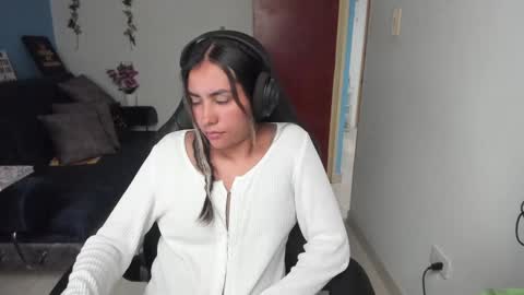 Snapshot of sabrina_chester_02 chatting on February 27, 10:09 pm Angie online show from February 27, 10:09 pm