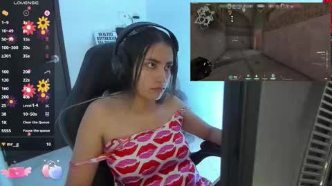 Angie  online show from October 31, 7:18 pm