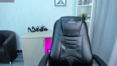 Snapshot of sabrina_sven chatting on January 19, 9:55 pm GMT7TueWedThuFriSatSun 0100am-0700am online show from January 19, 9:55 pm