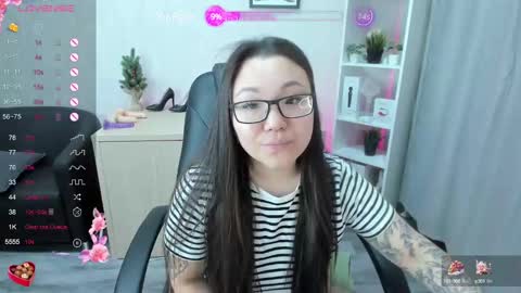 Snapshot of sabrina_sven chatting on December 19, 9:49 pm GMT7TueWedThuFriSatSun 0100am-0700am online show from December 19, 9:49 pm