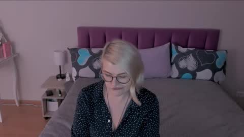 Snapshot of sabrinamacmarren chatting on February 20, 5:52 pm Sabrina MacMarren online show from February 20, 5:52 pm
