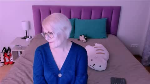 Snapshot of sabrinamacmarren chatting on September 20, 7:01 pm Sabrina MacMarren online show from September 20, 7:01 pm