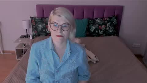 Snapshot of sabrinamacmarren chatting on February 11, 5:26 am Sabrina MacMarren online show from February 11, 5:26 am