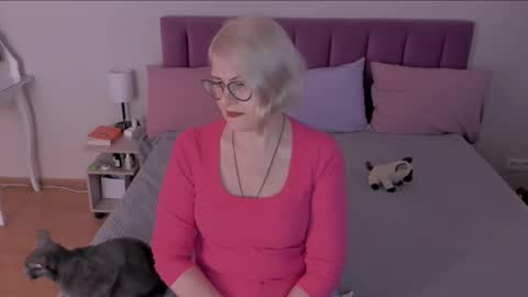 Snapshot of sabrinamacmarren chatting on March 12, 2:45 pm Sabrina MacMarren online show from March 12, 2:45 pm