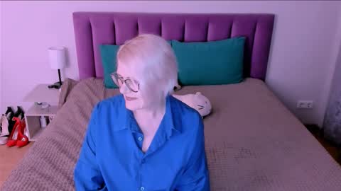 Snapshot of sabrinamacmarren chatting on September 17, 6:39 pm Sabrina MacMarren online show from September 17, 6:39 pm