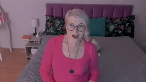 Snapshot of sabrinamacmarren chatting on March 6, 8:59 pm Sabrina MacMarren online show from March 6, 8:59 pm