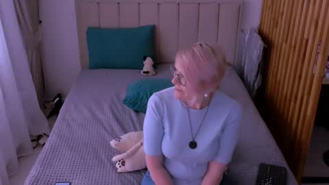 Sabrina MacMarren online show from March 3, 9:48 am