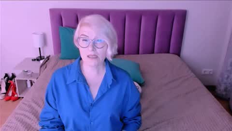 Snapshot of sabrinamacmarren chatting on September 14, 6:28 pm Sabrina MacMarren online show from September 14, 6:28 pm