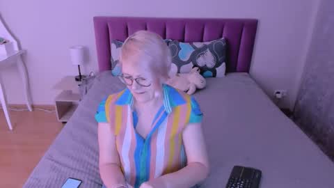 Sabrina MacMarren online show from February 19, 5:01 pm