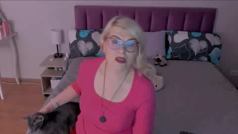 Snapshot of sabrinamacmarren chatting on February 25, 4:35 pm Sabrina MacMarren online show from February 25, 4:35 pm