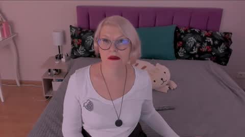 Snapshot of sabrinamacmarren chatting on March 8, 5:14 am Sabrina MacMarren online show from March 8, 5:14 am