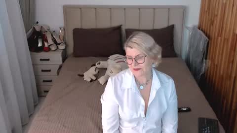 Sabrina MacMarren online show from July 3, 6:47 pm