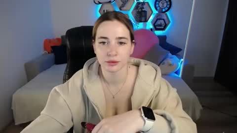Snapshot of sabrinviolet chatting on February 19, 9:06 am Sabrina Violet online show from February 19, 9:06 am