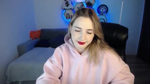 Snapshot of sabrinviolet chatting on December 21, 10:17 am Sabrina Violet online show from December 21, 10:17 am