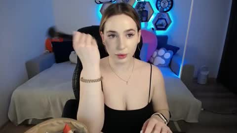 Snapshot of sabrinviolet chatting on March 1, 9:07 am Sabrina Violet online show from March 1, 9:07 am