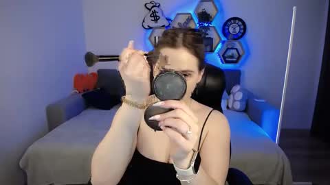 Snapshot of sabrinviolet chatting on January 21, 9:03 am Sabrina Violet online show from January 21, 9:03 am