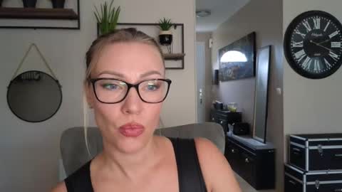 sacha__xx online show from October 9, 12:20 pm