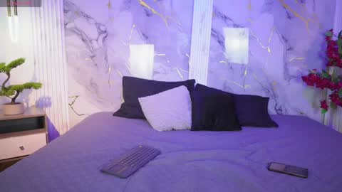 safiro_evans online show from April 6, 1:45 pm