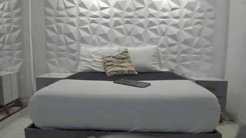 salem_rose01 online show from September 28, 2:18 am