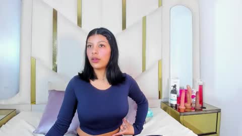 salmaportman_ online show from January 13, 4:11 pm