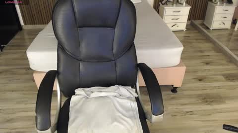 SAM MANSON online show from April 13, 12:06 pm