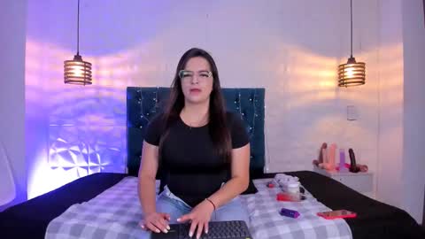 samantha_foxyy online show from March 18, 11:04 am