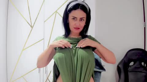 Snapshot of samantha_larusso_ chatting on February 15, 2:37 am Andy online show from February 15, 2:37 am