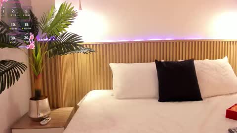 samantha_sra_ online show from February 18, 1:16 am