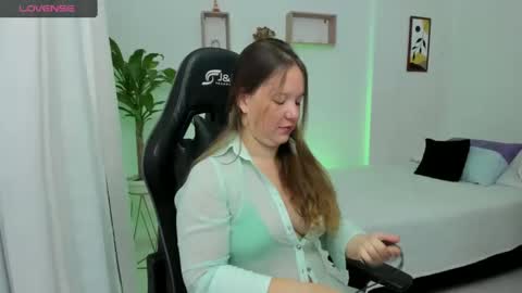 Snapshot of samanthaleon chatting on March 2, 4:25 pm Samantha samy online show from March 2, 4:25 pm