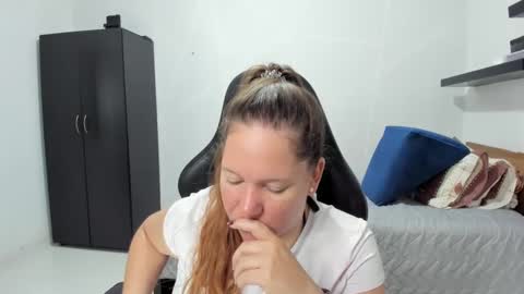 Snapshot of samanthaleon chatting on October 10, 12:26 am Samantha samy online show from October 10, 12:26 am