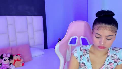 Snapshot of sammy__rose chatting on October 16, 8:00 pm Sammy Rose online show from October 16, 8:00 pm