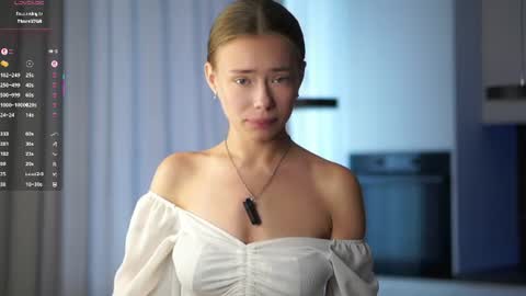 Vivienne online show from July 17, 1:32 am