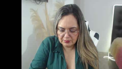 Snapshot of samy_vsn chatting on October 19, 6:32 pm samy_vsn online show from October 19, 6:32 pm