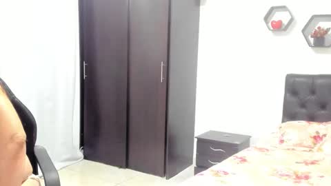 Sanddi  online show from December 4, 9:04 pm