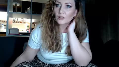 dont forghet to thumbs up if you like my show online show from March 14, 7:26 pm