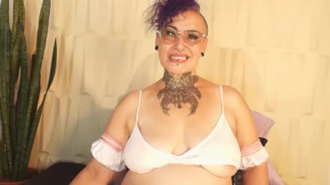 Snapshot of sandyrosee_ chatting on February 28, 10:50 pm Sandy Rose online show from February 28, 10:50 pm