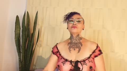 Snapshot of sandyrosee_ chatting on March 3, 4:32 pm Sandy Rose online show from March 3, 4:32 pm