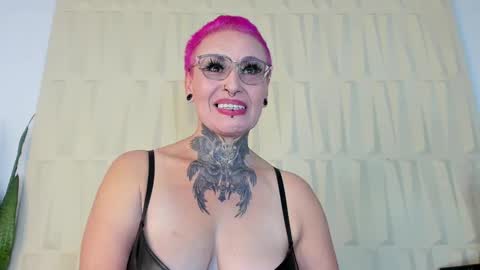 Snapshot of sandyrosee_ chatting on October 9, 4:38 am Sandy Rose online show from October 9, 4:38 am