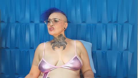 Snapshot of sandyrosee_ chatting on February 12, 6:40 pm Sandy Rose online show from February 12, 6:40 pm