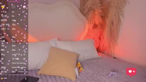 Snapshot of sara__colllins_ chatting on October 15, 1:14 pm SARA online show from October 15, 1:14 pm
